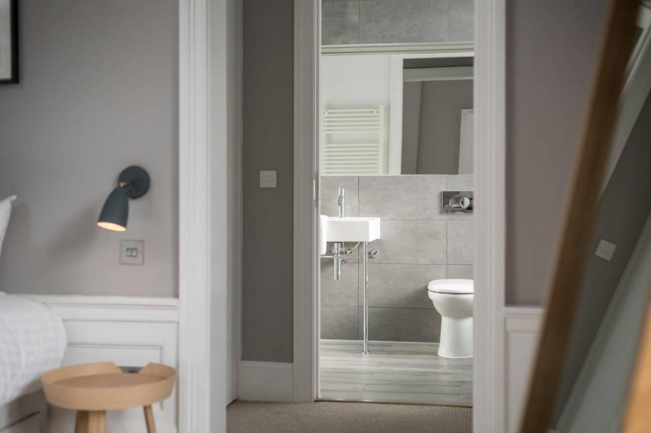 Joivy Spacious And Bright 1Bed Apt, Short Walk From Princes Street Edimburgo Esterno foto