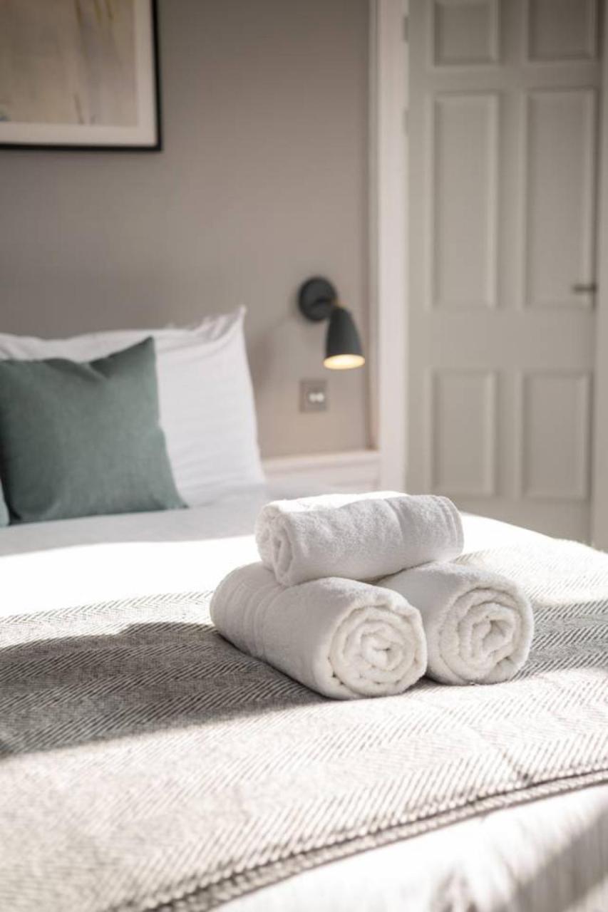 Joivy Spacious And Bright 1Bed Apt, Short Walk From Princes Street Edimburgo Esterno foto