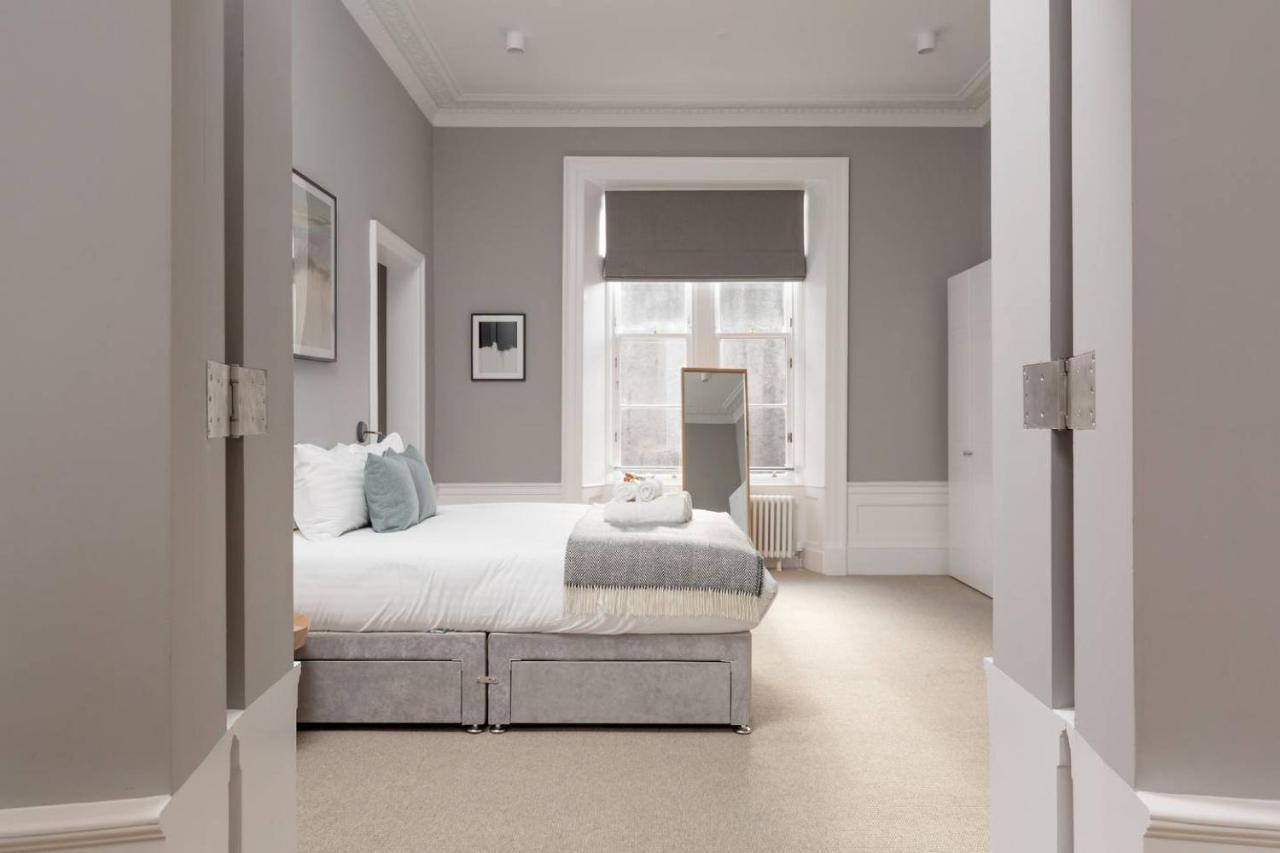Joivy Spacious And Bright 1Bed Apt, Short Walk From Princes Street Edimburgo Esterno foto