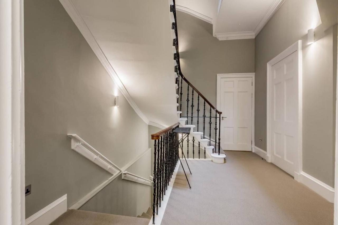 Joivy Spacious And Bright 1Bed Apt, Short Walk From Princes Street Edimburgo Esterno foto