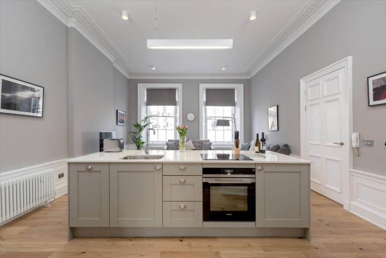 Joivy Spacious And Bright 1Bed Apt, Short Walk From Princes Street Edimburgo Esterno foto