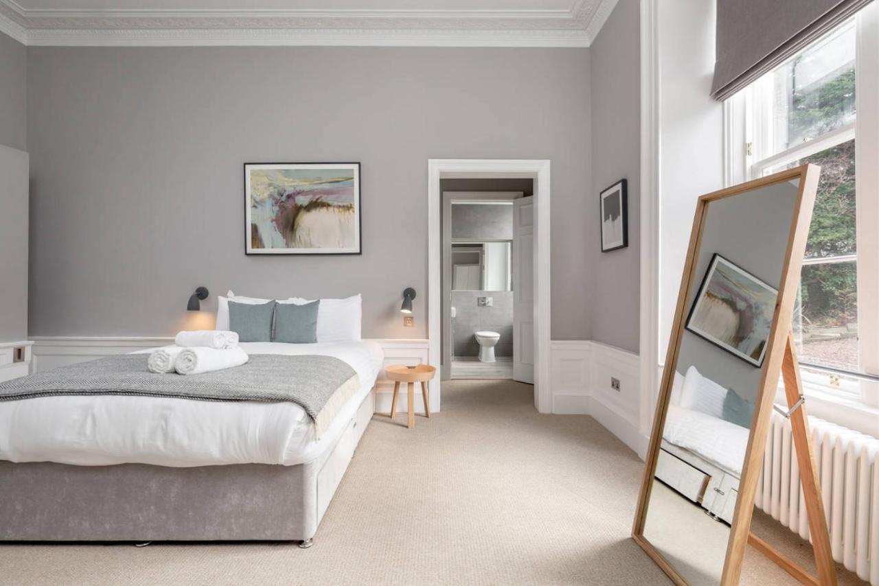 Joivy Spacious And Bright 1Bed Apt, Short Walk From Princes Street Edimburgo Esterno foto