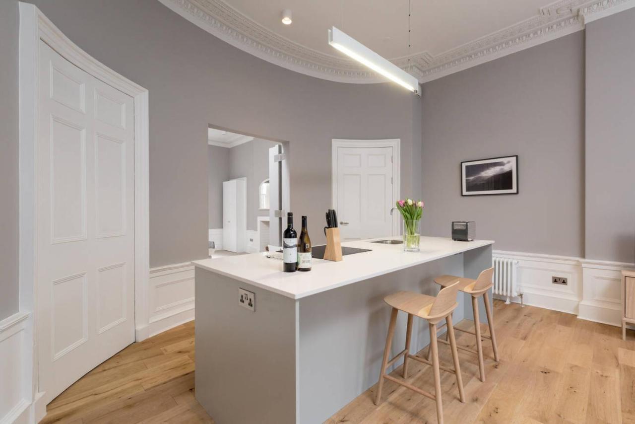 Joivy Spacious And Bright 1Bed Apt, Short Walk From Princes Street Edimburgo Esterno foto