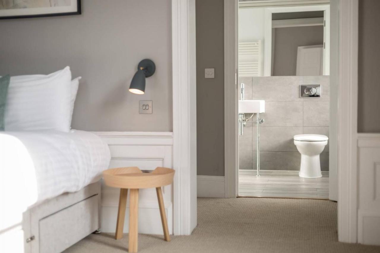 Joivy Spacious And Bright 1Bed Apt, Short Walk From Princes Street Edimburgo Esterno foto
