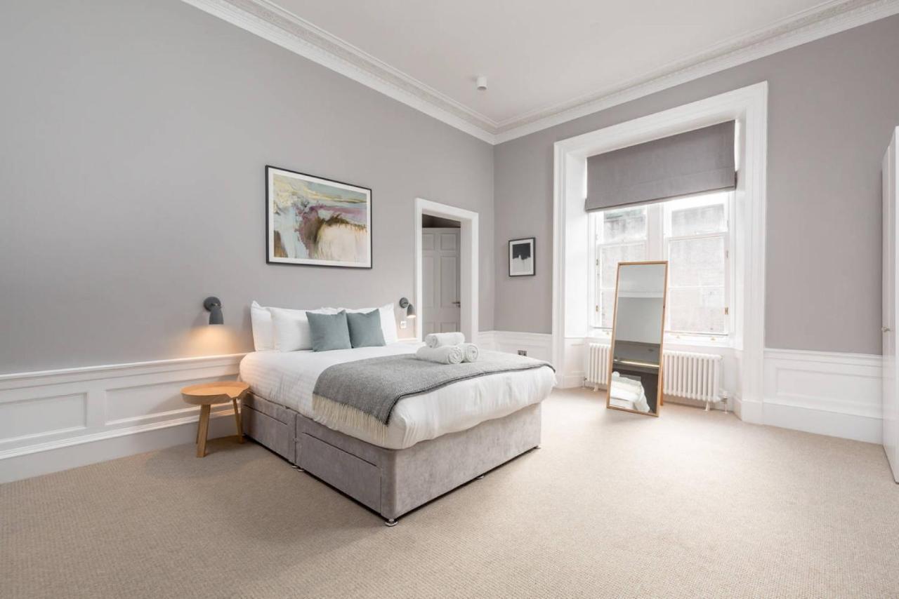 Joivy Spacious And Bright 1Bed Apt, Short Walk From Princes Street Edimburgo Esterno foto